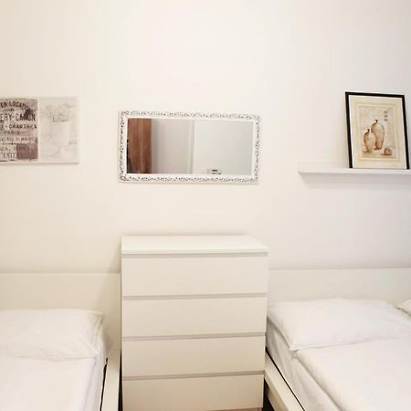 Modern Apartment Ve Smeckach 28 Praha Bagian luar foto