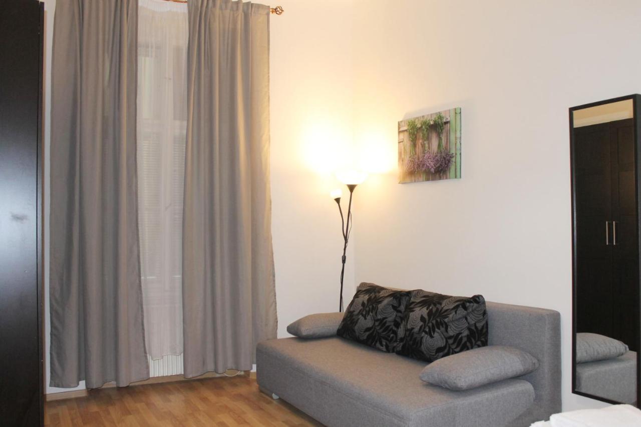 Modern Apartment Ve Smeckach 28 Praha Bagian luar foto