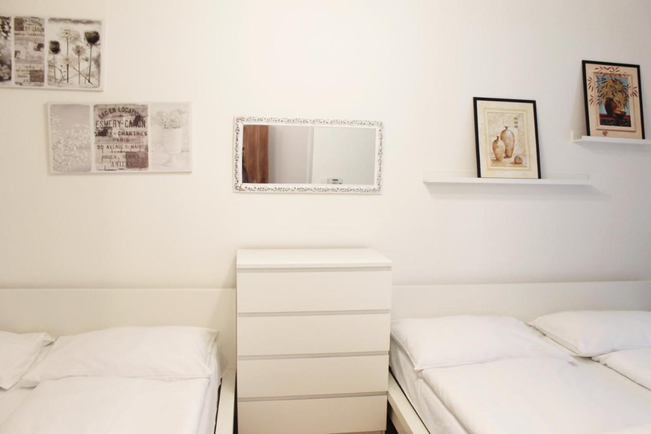 Modern Apartment Ve Smeckach 28 Praha Bagian luar foto