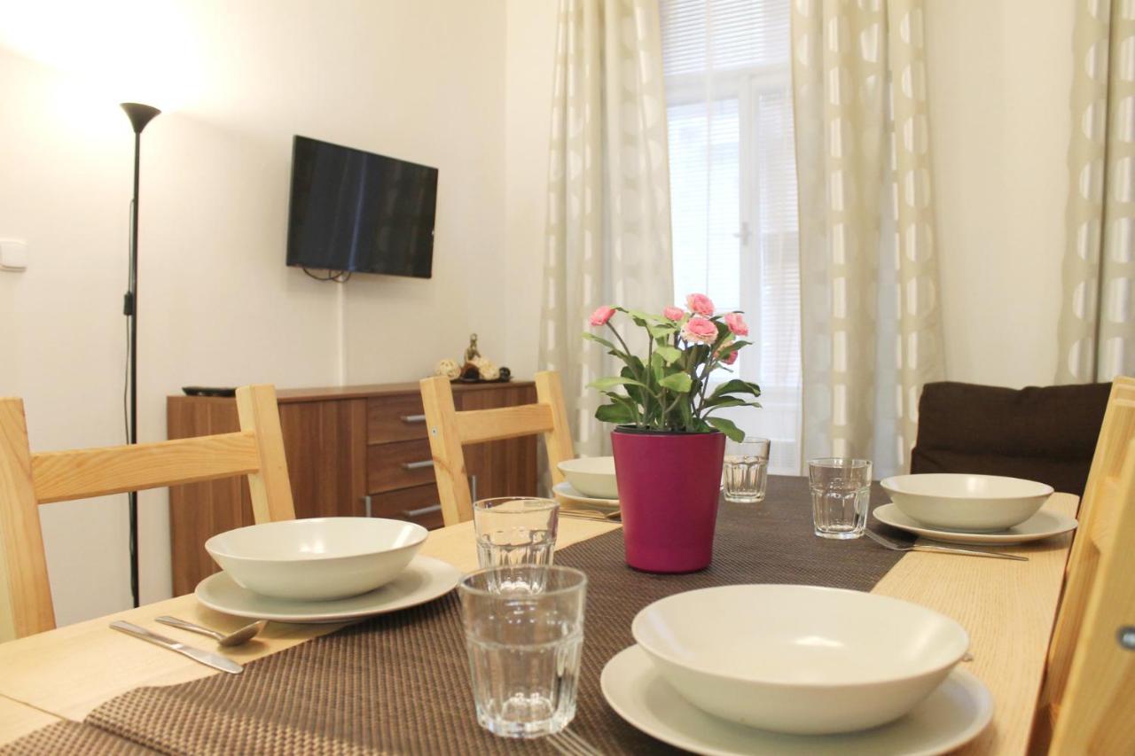 Modern Apartment Ve Smeckach 28 Praha Bagian luar foto