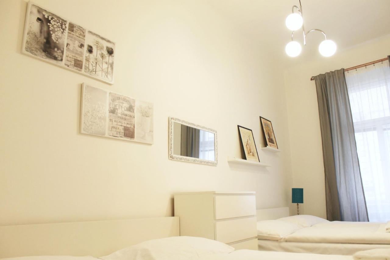 Modern Apartment Ve Smeckach 28 Praha Bagian luar foto