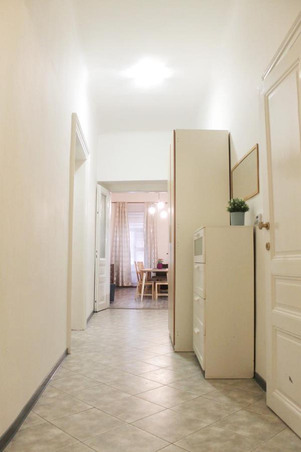 Modern Apartment Ve Smeckach 28 Praha Bagian luar foto