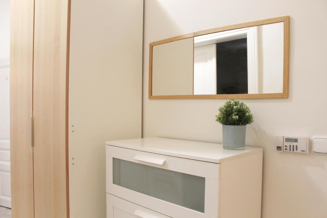 Modern Apartment Ve Smeckach 28 Praha Bagian luar foto