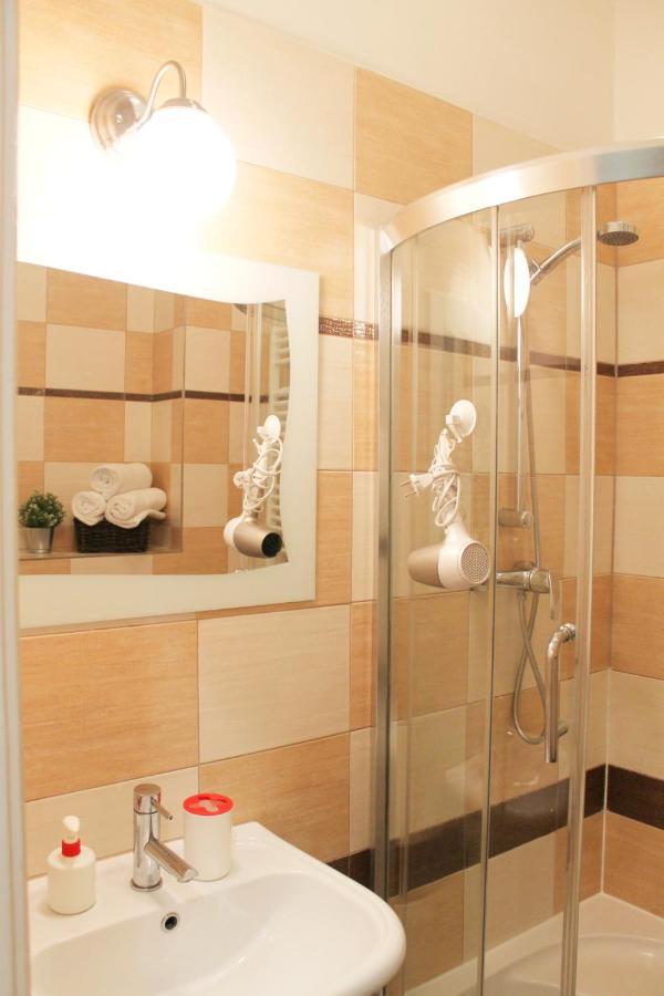 Modern Apartment Ve Smeckach 28 Praha Bagian luar foto